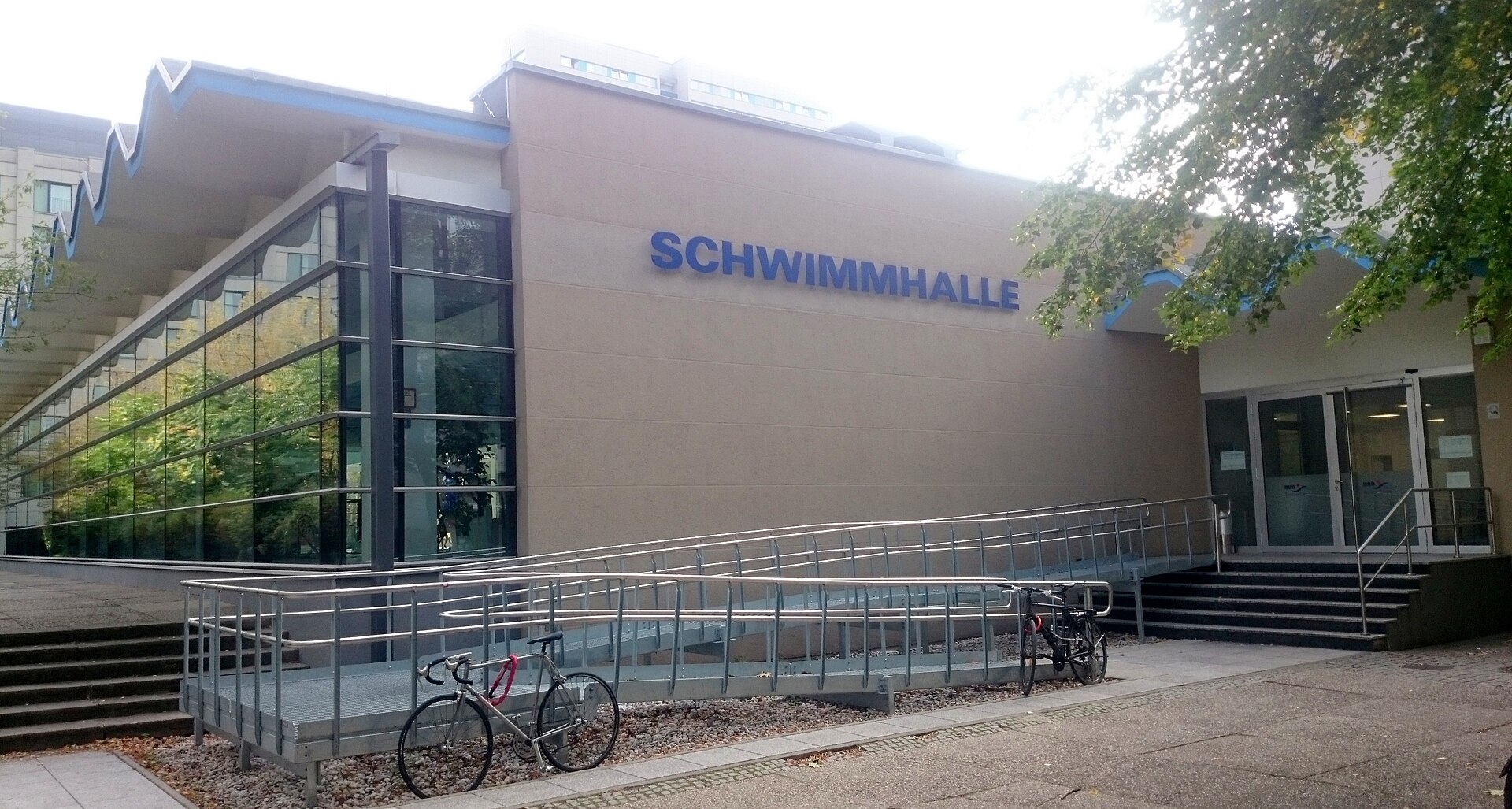 Schwimmhalle Fischerinsel